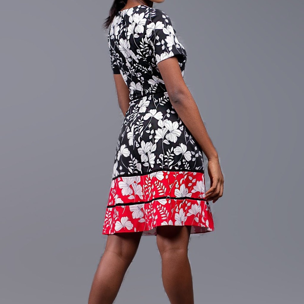 TAYLOR FLORAL PRINT STRETCH DRESS NWT size 6